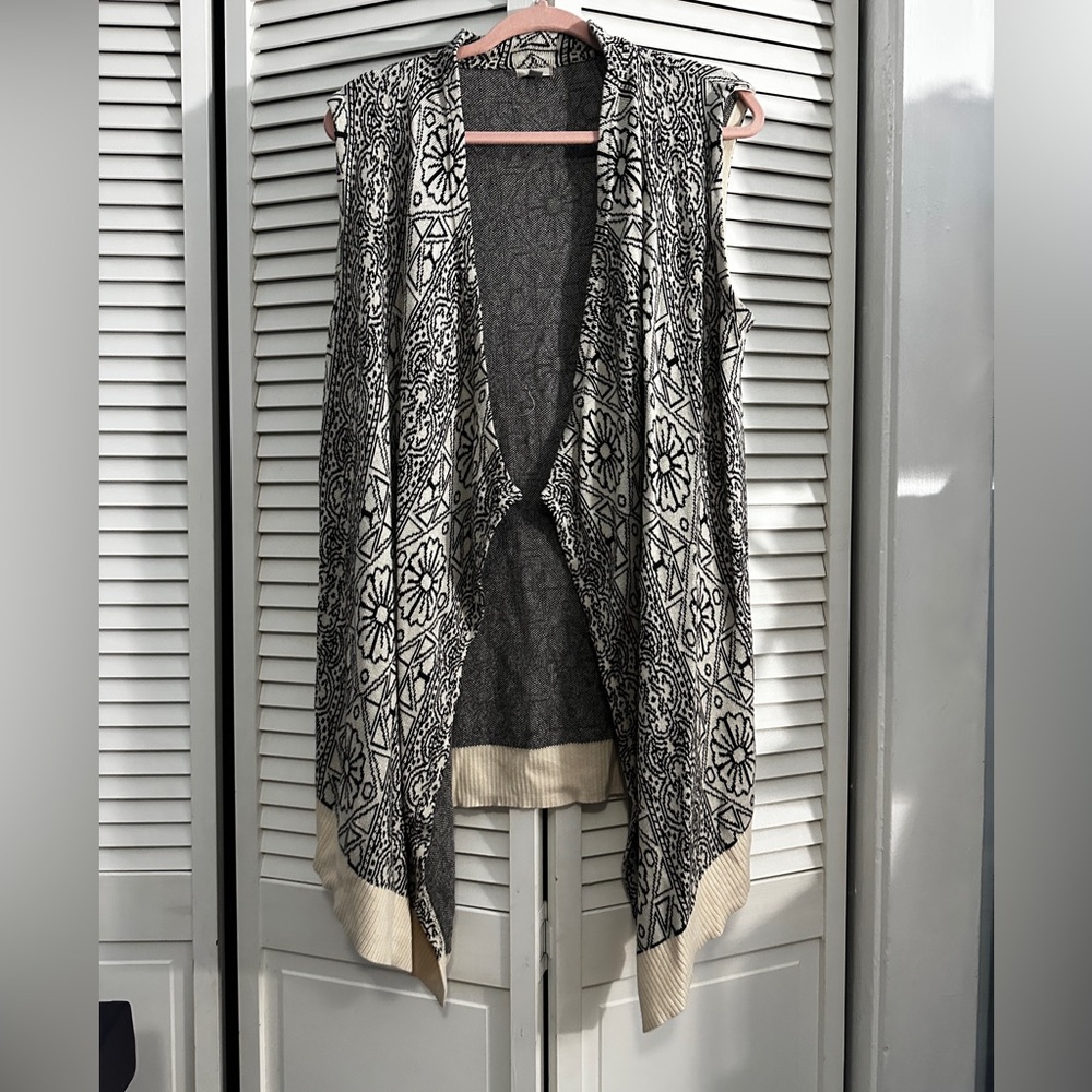Ecote Black and Cream Patterned Knit